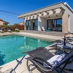 别墅 Patras - Pool Mit Hydromassage - Istriensonne 0673 普拉