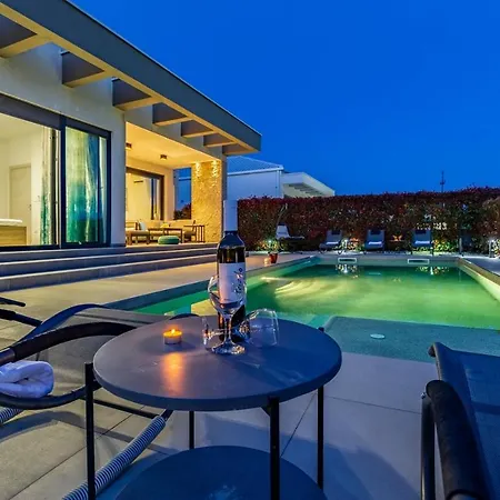 Villa Patras - Pool Mit Hydromassage - Istriensonne 0673