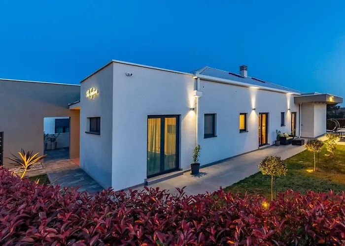 Villa Patras - Pool Mit Hydromassage - Istriensonne 0673