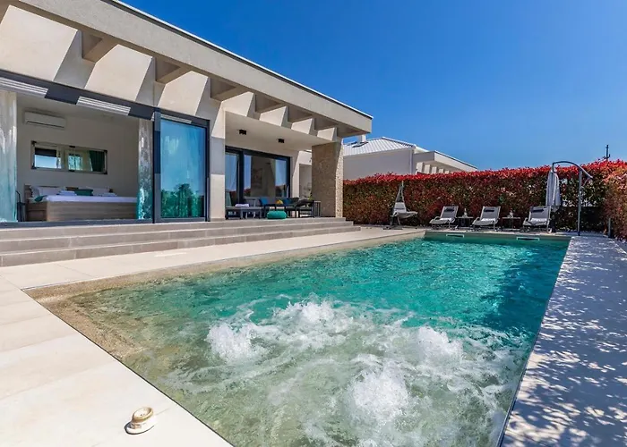 Villa Patras - Pool Mit Hydromassage - Istriensonne 0673