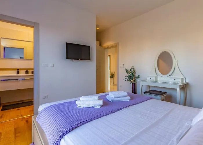 Villa Patras - Pool Mit Hydromassage - Istriensonne 0673