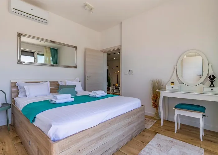 Patras - Pool Mit Hydromassage - Istriensonne 0673 Pula