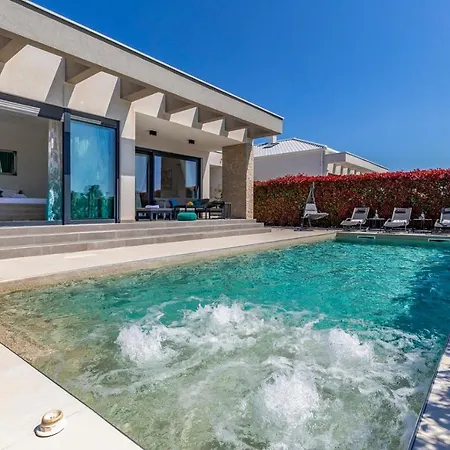 וילה Patras - Pool Mit Hydromassage - Istriensonne 0673
