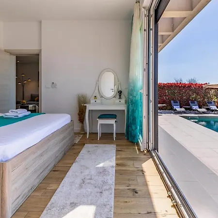 Patras - Pool Mit Hydromassage - Istriensonne 0673 * פולה