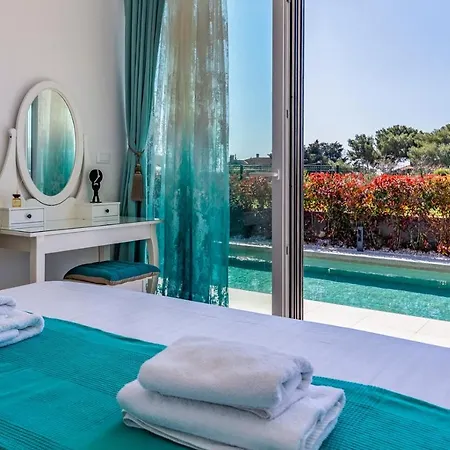 Patras - Pool Mit Hydromassage - Istriensonne 0673 וילה *